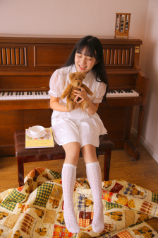 美女露胸